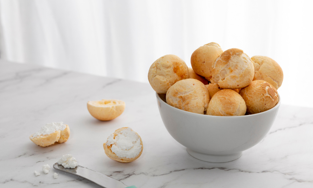 Pão de Queijo de Padaria: Receita Tradicional e Caseira.